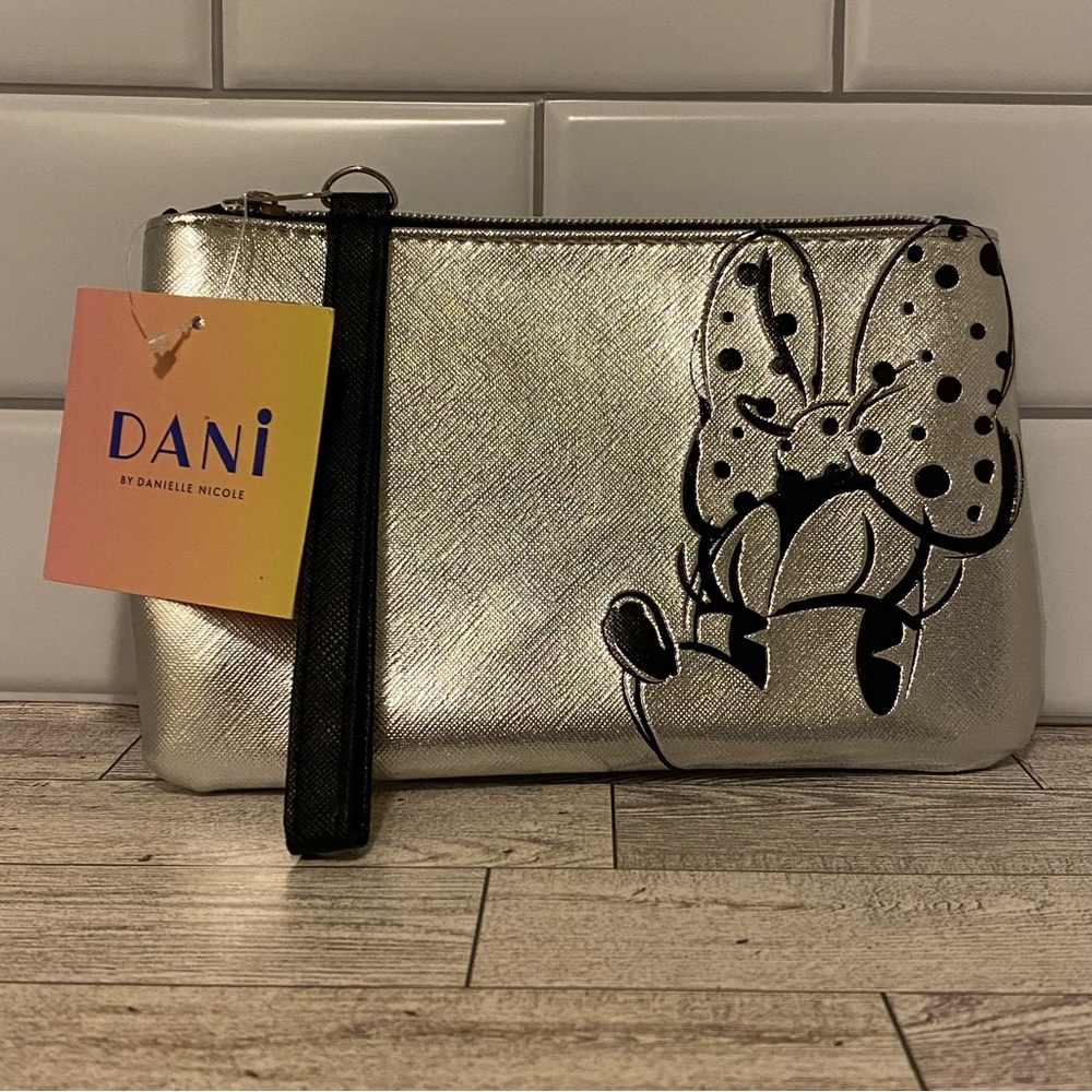 Danielle Nicole (Dani) Disney Minnie Mouse Silver Metallic Small Clutch NWT